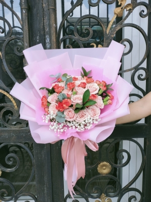 Bó hoa hồng kem dâu mix cẩm chướng 