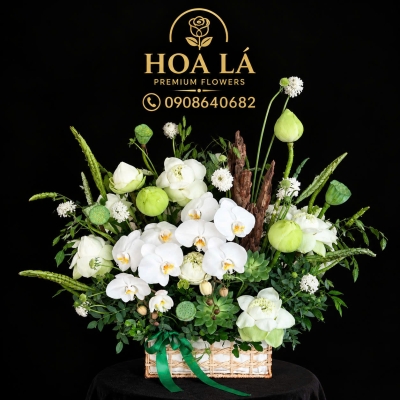 Giỏ Hoa Sen Trắng Mix Lan Hồ Điệp Và Gỗ Lũa Nghệ Thuật